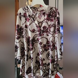 NEW Hi-lo Floral Print Women's Tunic. 3/4 Silver Button Sleeve.